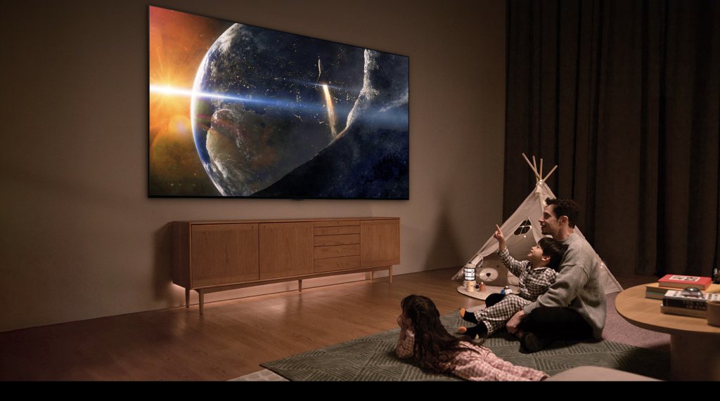 LG UHD 4K Smart TV 2