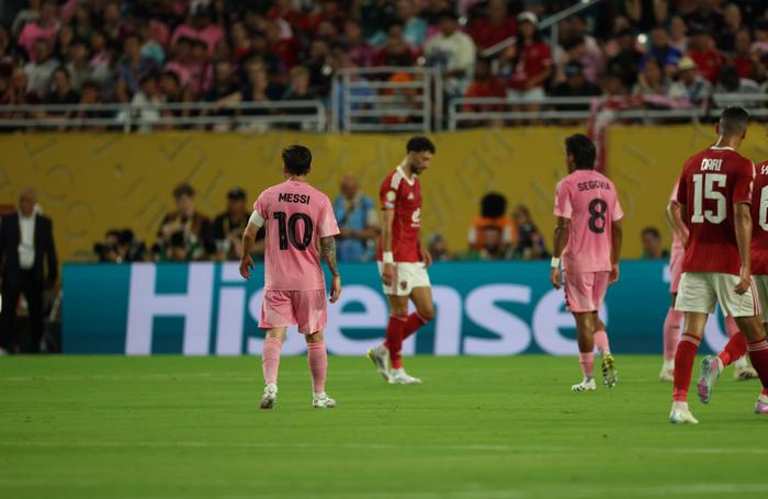 1 Δ.Τ. Η Hisense γιορτάζει την έναρξη του FIFA Club World Cup™ 2025 ως Επίσημος Συνεργάτης