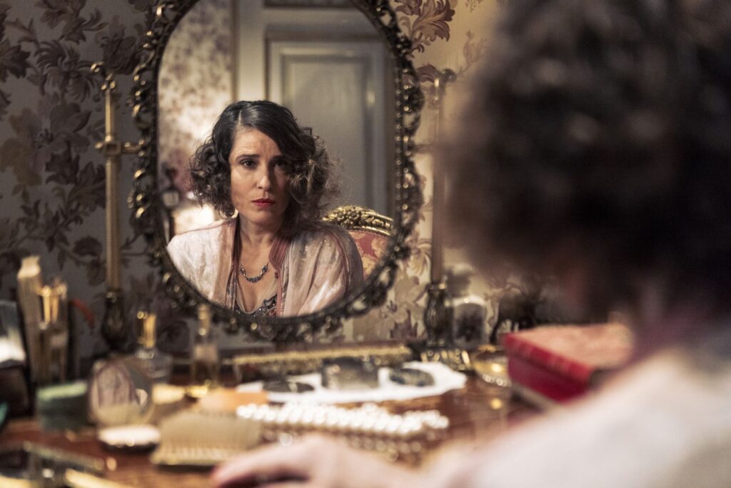 Epic Drama 10 BetaFilm Bookish S01E05 copyright UKTV Nicolas Velter