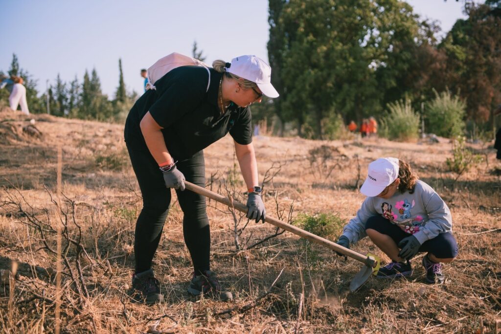 Η ομάδα της Nova πραγματοποίησε νέα περιβαλλοντική εθελοντική δράση στην Ι. Μ. Πεντέλης 1