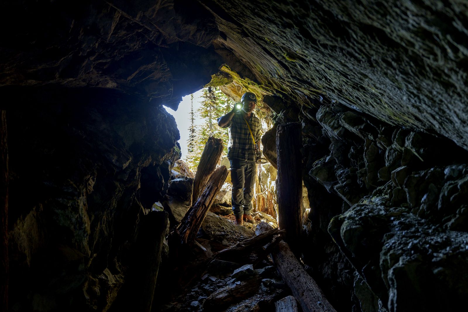 Viasat Explore DMC3 3024 THE FOOTSTEPS OF VOLCANIC BROWN 07