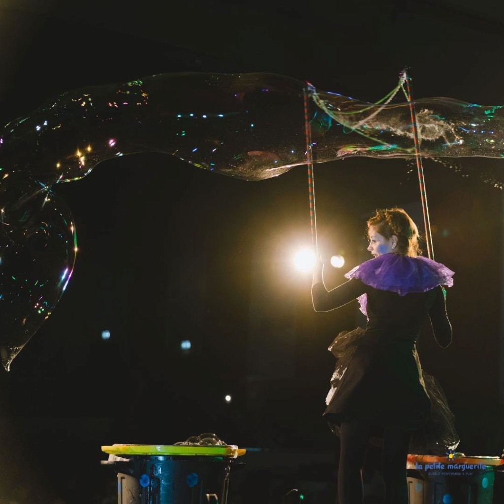 Κοσμοναύτες bubble performance