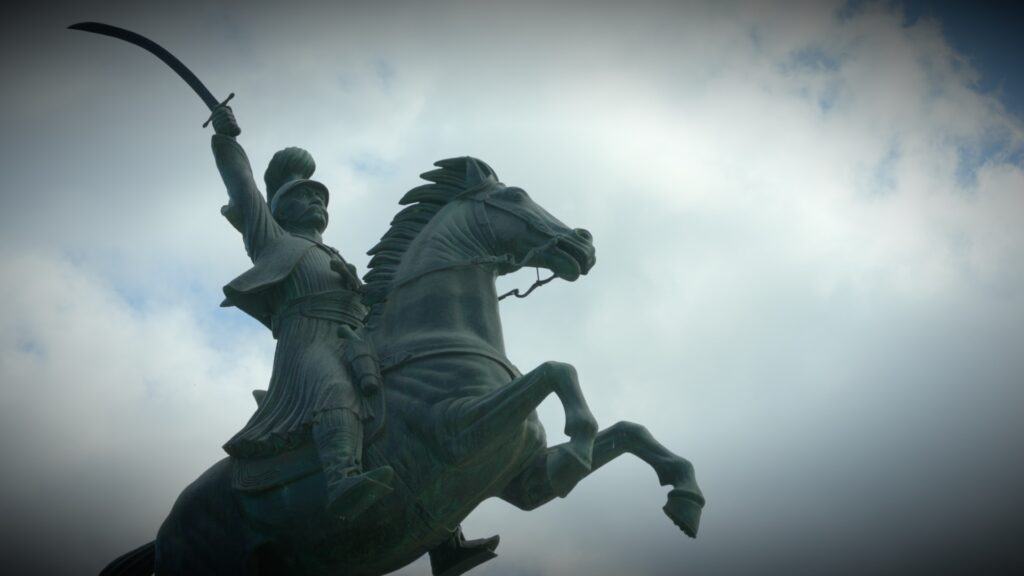 Η φωνή των αγαλμάτων Κολοκοτρώνης Καραϊσκάκης Μακρυγιάννης