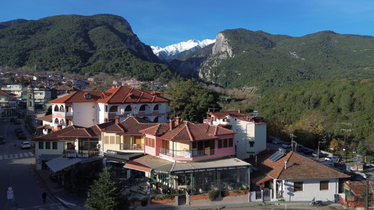 DJI 0021.MP4 snapshot 00.00.594 747x420 1