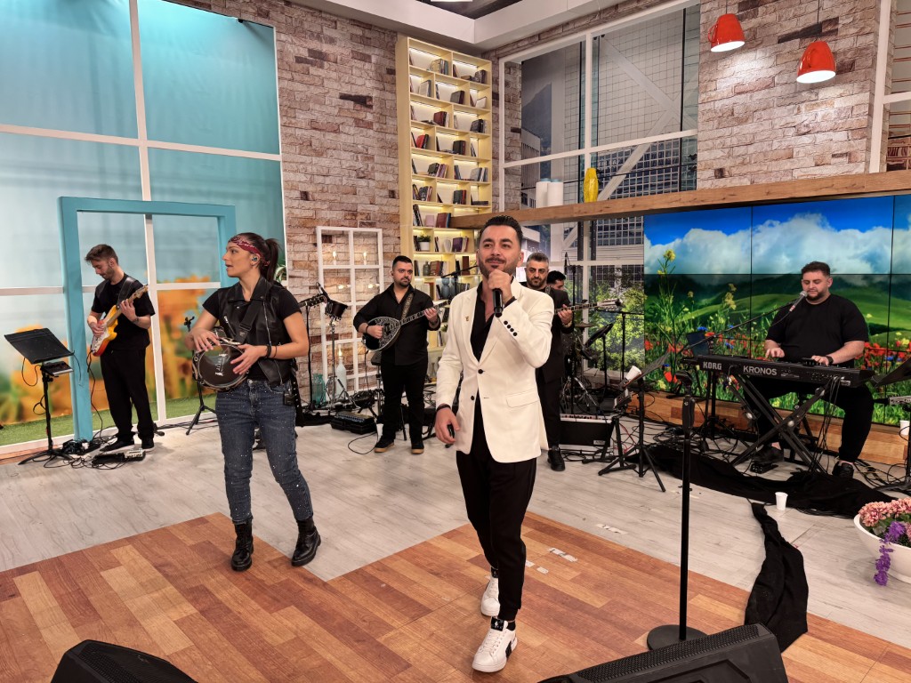 ΡΑΝΤΕΒΟΥ ΤΟ ΠΑΣΧΑ 1