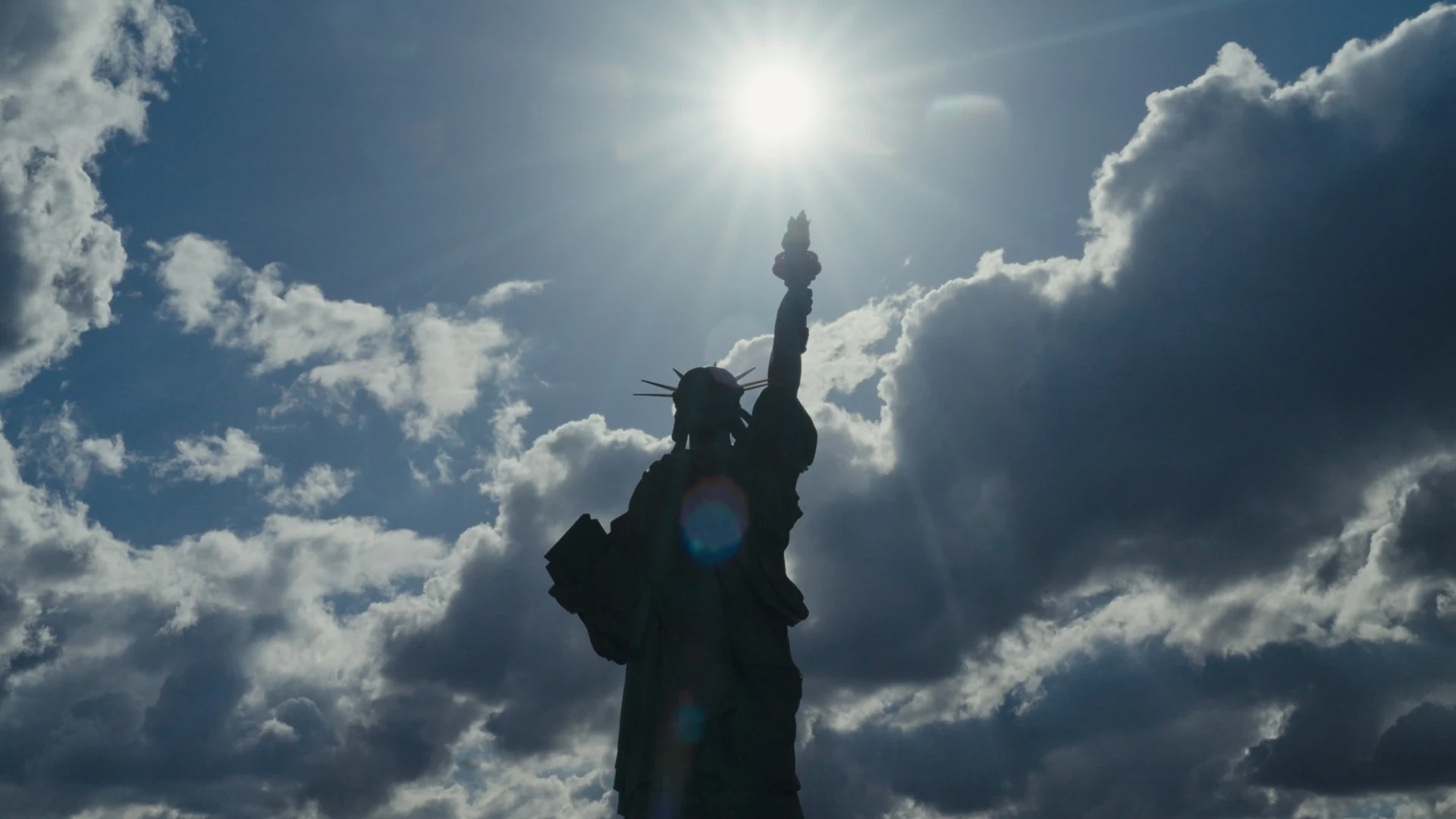 Viasat History© Gedeon Programmes_Arte France_Statue contre-jour