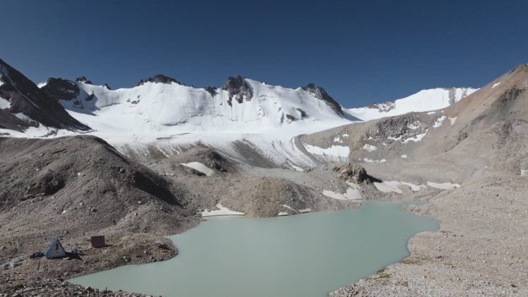 GLACIERS enquete sur une disparition ©GEDEON Programmes 2025 Formation dun lac glaciaire au Kirghizistan 747x420 1