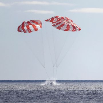 Το διαστημόπλοιο Orion της Nasa επέστρεψε στη Γη